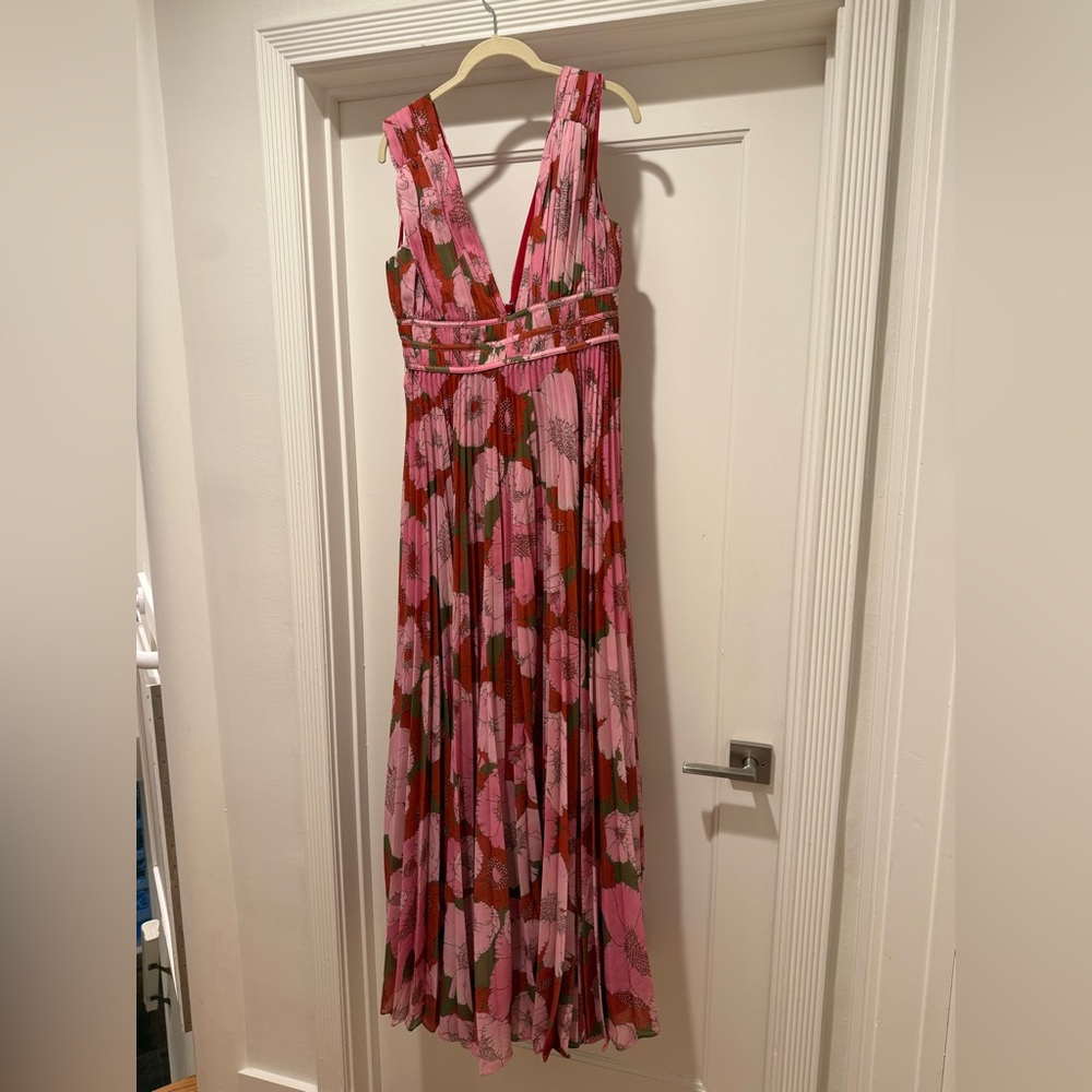 AMUR Deep V Pleated Gown - Picture 5 of 8
